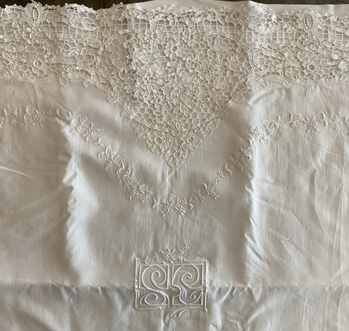 Lenzuolo di pizzo Luxeuil ricamato a fiori Monogramma SE XIX secolo