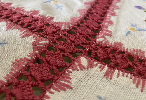 Tovaglia ricamata con mazzi di fiori XIX secolo