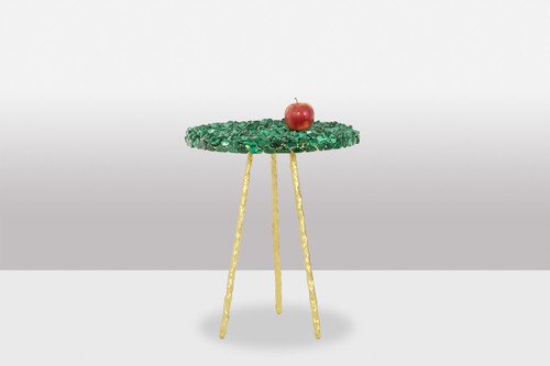 Tavolo con piedistallo in malachite e metallo dorato. Opera contemporanea. LS59992 168J