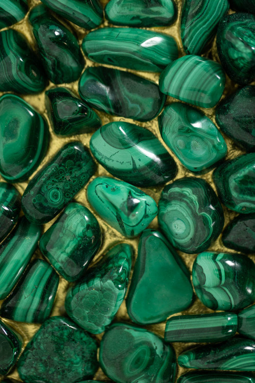 Tavolo con piedistallo in malachite e metallo dorato. Opera contemporanea. LS59992 168J