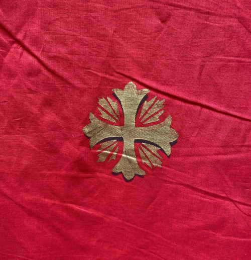 Große religiöse Drapierung rot und gold