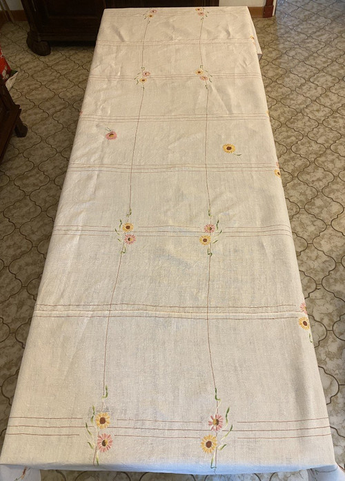 Grande Nappe En Lin Brodée à Décor De Fleurs  XIX ème