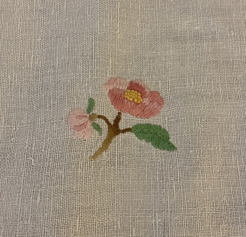 Tovaglia di lino ricamato con fiori XIX