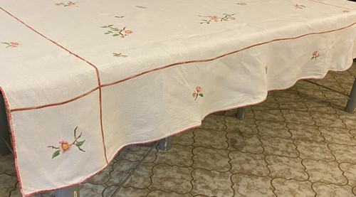 Tovaglia di lino ricamato con fiori XIX