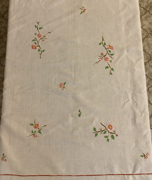 Tovaglia di lino ricamato con fiori XIX