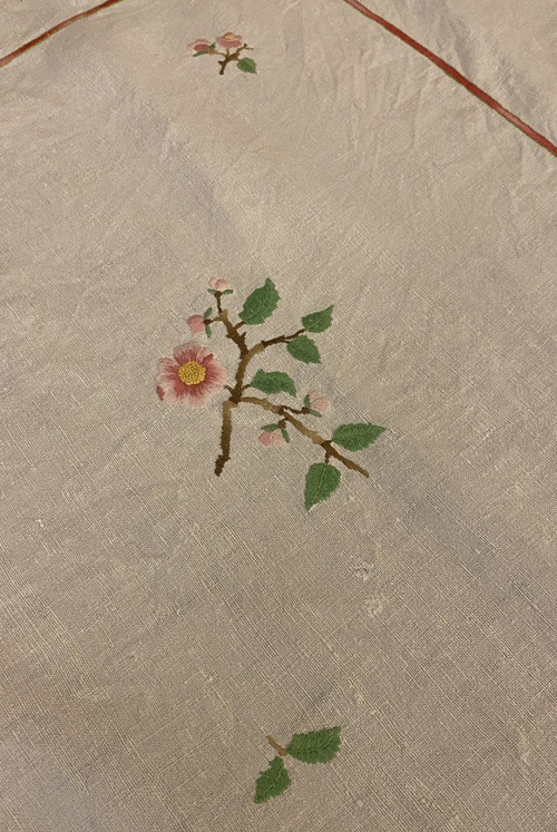 Tovaglia di lino ricamato con fiori XIX