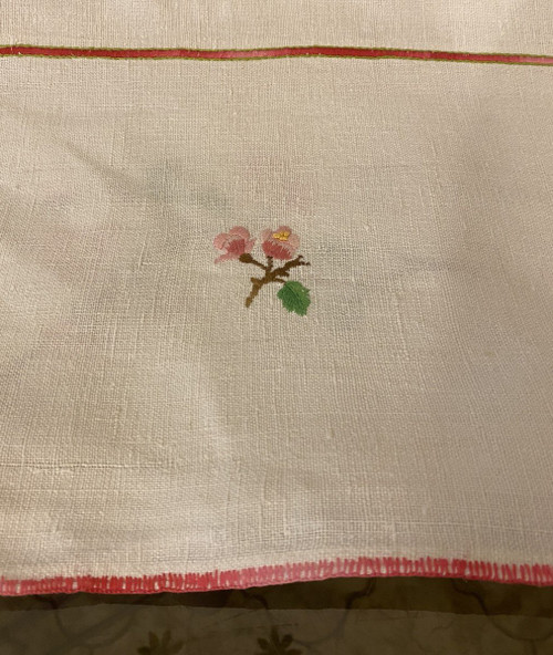 Tovaglia di lino ricamato con fiori XIX