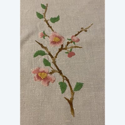 Tovaglia di lino ricamato con fiori XIX