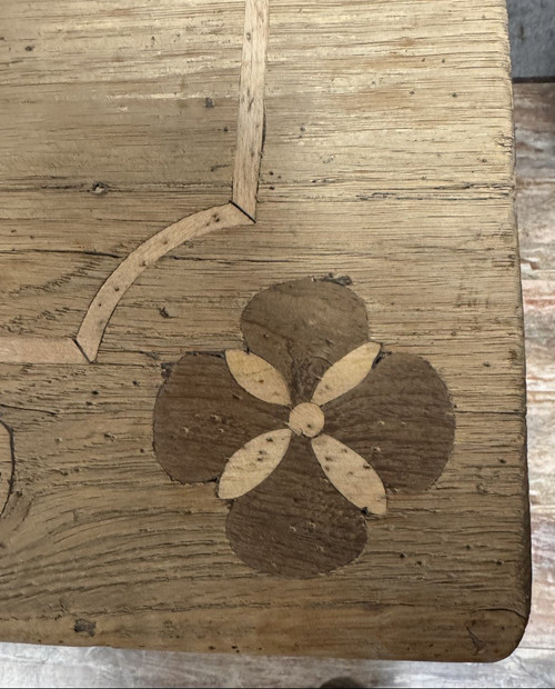 table a manger en bois massif et marqueterie époque fin XIX eme 