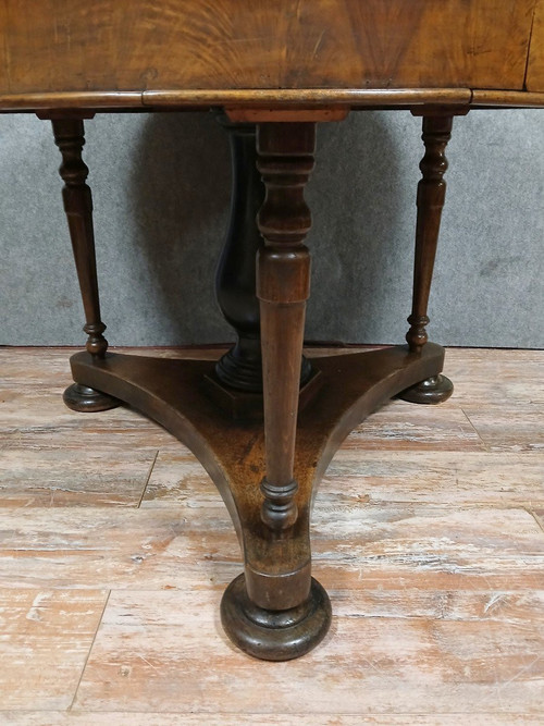 Italian Empire period table pedestal table in mahogany, early 19th century.