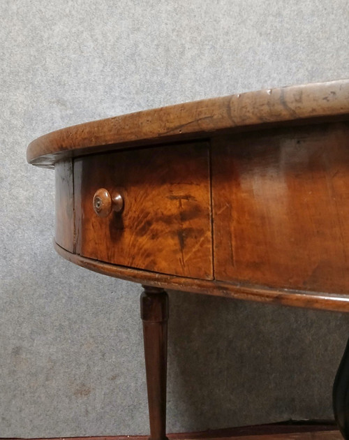 Italian Empire period table pedestal table in mahogany, early 19th century.