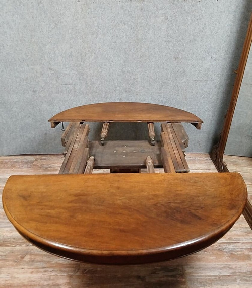 Louis Philippe period walnut pedestal table with extensions, circa 1830 / 434 cm