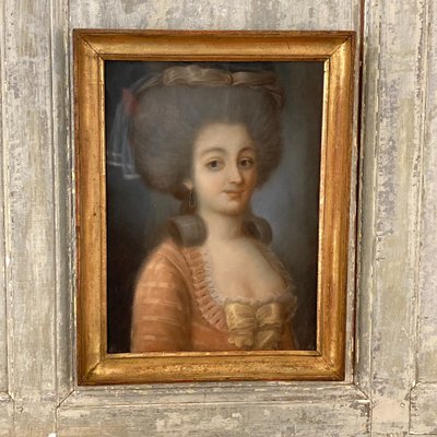 Portrait de jeune femme d'époque Louis XVI pastel