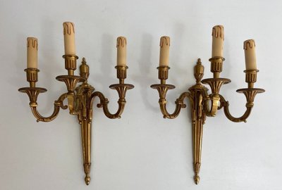 Coppia di applique a 3 bracci in bronzo stile Luigi XVI di Lucien Gau