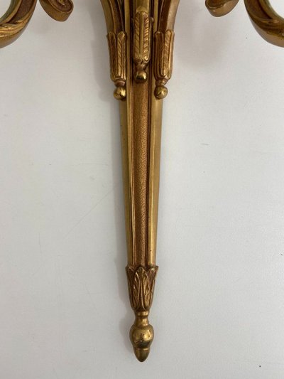 Coppia di applique a 3 bracci in bronzo stile Luigi XVI di Lucien Gau