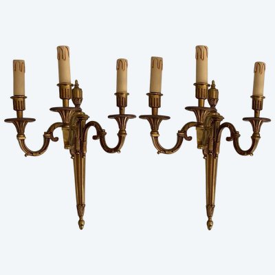Coppia di applique a 3 bracci in bronzo stile Luigi XVI di Lucien Gau