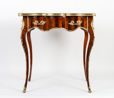 Tavolino da scrittura in palissandro e palissandro, periodo Napoleone III, 1850-1870 ca.