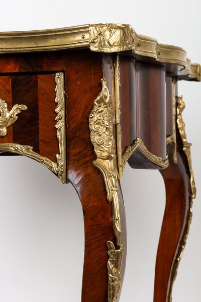 Tavolino da scrittura in palissandro e palissandro, periodo Napoleone III, 1850-1870 ca.