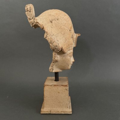 Statua egizia in argilla di Michel Ceyla Francia