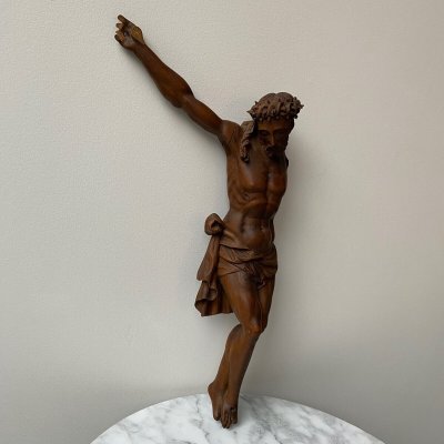 Cristo in noce Scultura di pregio del XVII secolo