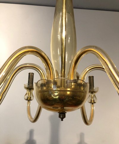 Coppia di lampadari in cristallo di Murano color champagne. Opera italiana. Intorno al 1970
