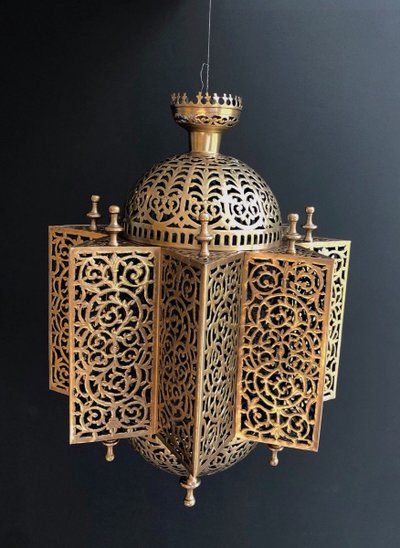 Außergewöhnliche orientalische Laterne aus Messing. Orientalische Arbeit. Ende des 19. Jahrhunderts