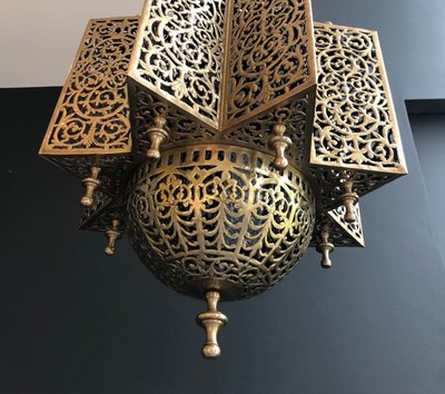 Außergewöhnliche orientalische Laterne aus Messing. Orientalische Arbeit. Ende des 19. Jahrhunderts
