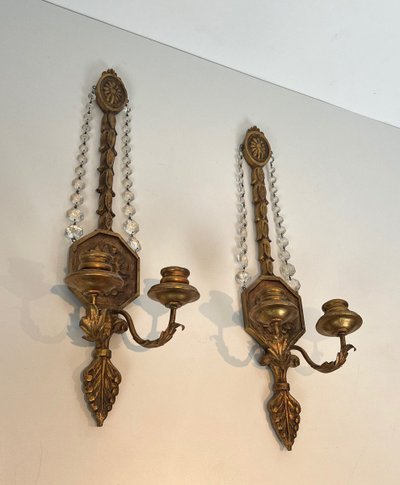 Importante Paire d'Appliques De Style Louis XVI En Bois Sculpté Dorées à Guirlandes De Cristaux