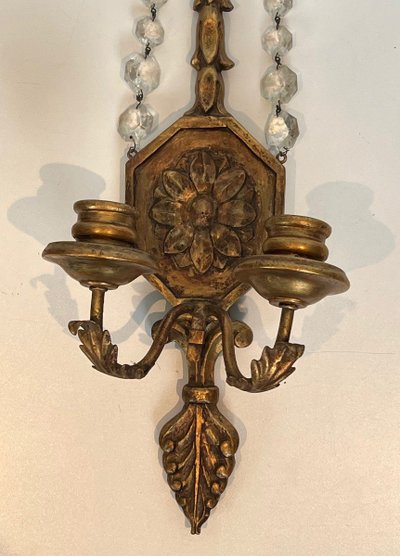 Importante Paire d'Appliques De Style Louis XVI En Bois Sculpté Dorées à Guirlandes De Cristaux