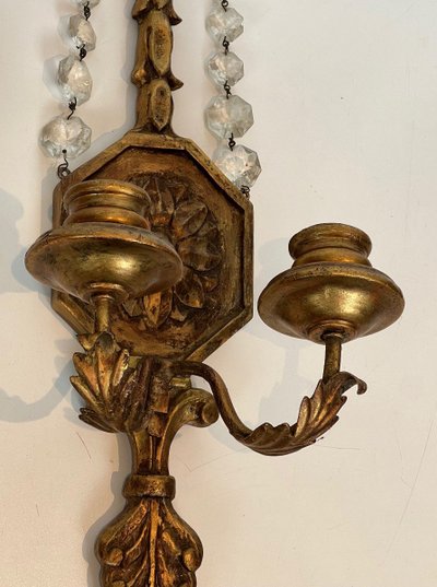 Importante Paire d'Appliques De Style Louis XVI En Bois Sculpté Dorées à Guirlandes De Cristaux