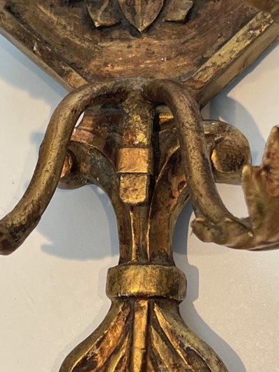 Importante Paire d'Appliques De Style Louis XVI En Bois Sculpté Dorées à Guirlandes De Cristaux