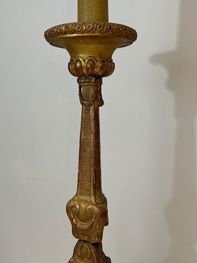Grand Candelabra En Bois Sculpté Doré Sur Socle Patiné. French work. Circa 1900