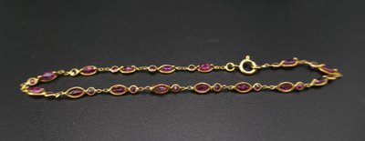 Armband mit 30 Rubinen, 18 Karat Gold.