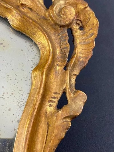 Miroir vénitien églomisé à l'élégante cadre bois doré sculpté XIXe