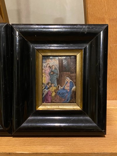 Ensemble de trois scènes religieuses, Peinture sur porcelaine, XIXe siècle 