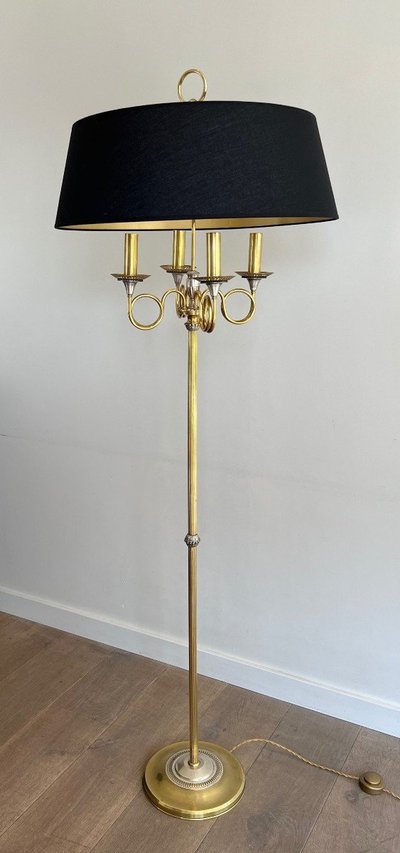 Coppia di lampade da terra in acciaio e ottone spazzolato con corna da caccia.