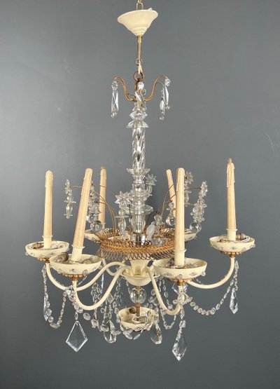 Chandelier in eggshell lacquered sheet metal and gilded metal, decorated with star-shaped cut crystals