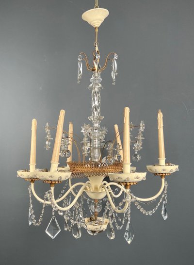 Chandelier in eggshell lacquered sheet metal and gilded metal, decorated with star-shaped cut crystals