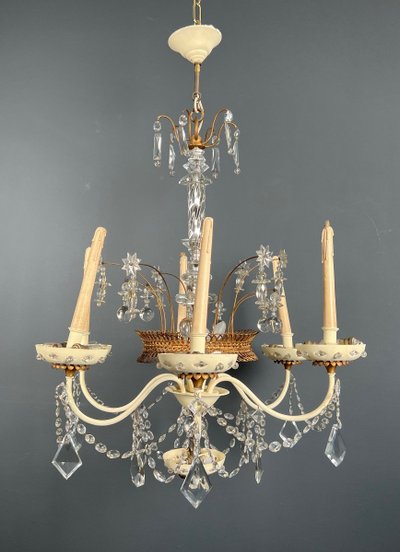 Chandelier in eggshell lacquered sheet metal and gilded metal, decorated with star-shaped cut crystals