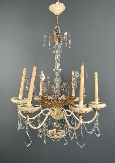 Chandelier in eggshell lacquered sheet metal and gilded metal, decorated with star-shaped cut crystals