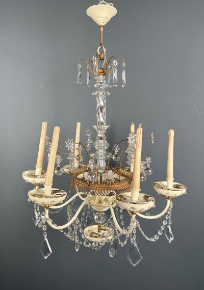 Chandelier in eggshell lacquered sheet metal and gilded metal, decorated with star-shaped cut crystals