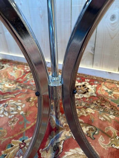 Table  à manger contemporaine verre et chrome .