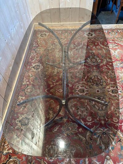 Table  à manger contemporaine verre et chrome .