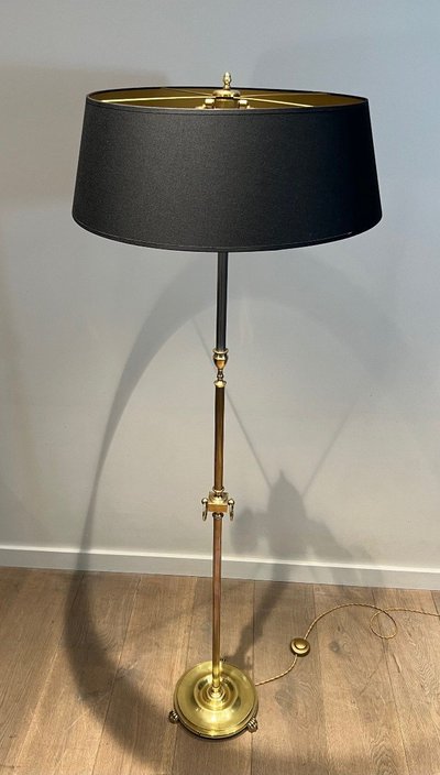 Lampada da terra in ottone in stile neoclassico. Lavoro francese