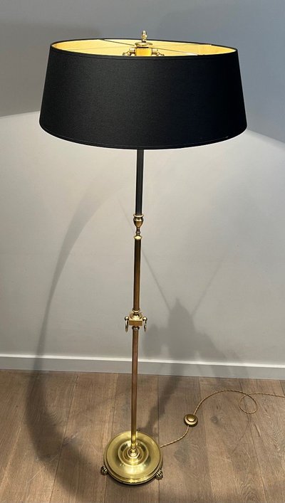 Lampada da terra in ottone in stile neoclassico. Lavoro francese