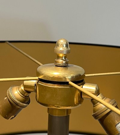 Lampada da terra in ottone in stile neoclassico. Lavoro francese