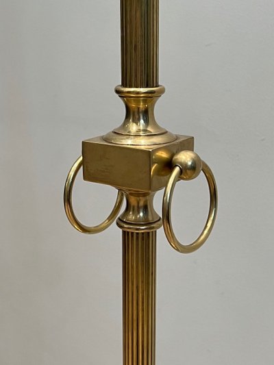 Lampada da terra in ottone in stile neoclassico. Lavoro francese