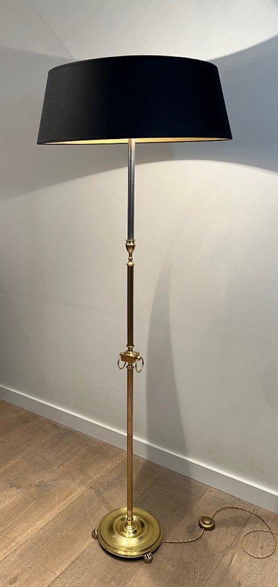 Lampada da terra in ottone in stile neoclassico. Lavoro francese