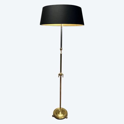 Lampada da terra in ottone in stile neoclassico. Lavoro francese