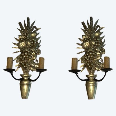 Pair of bronze and wrought iron wall lights depicting a bowl of fruit. French work.
